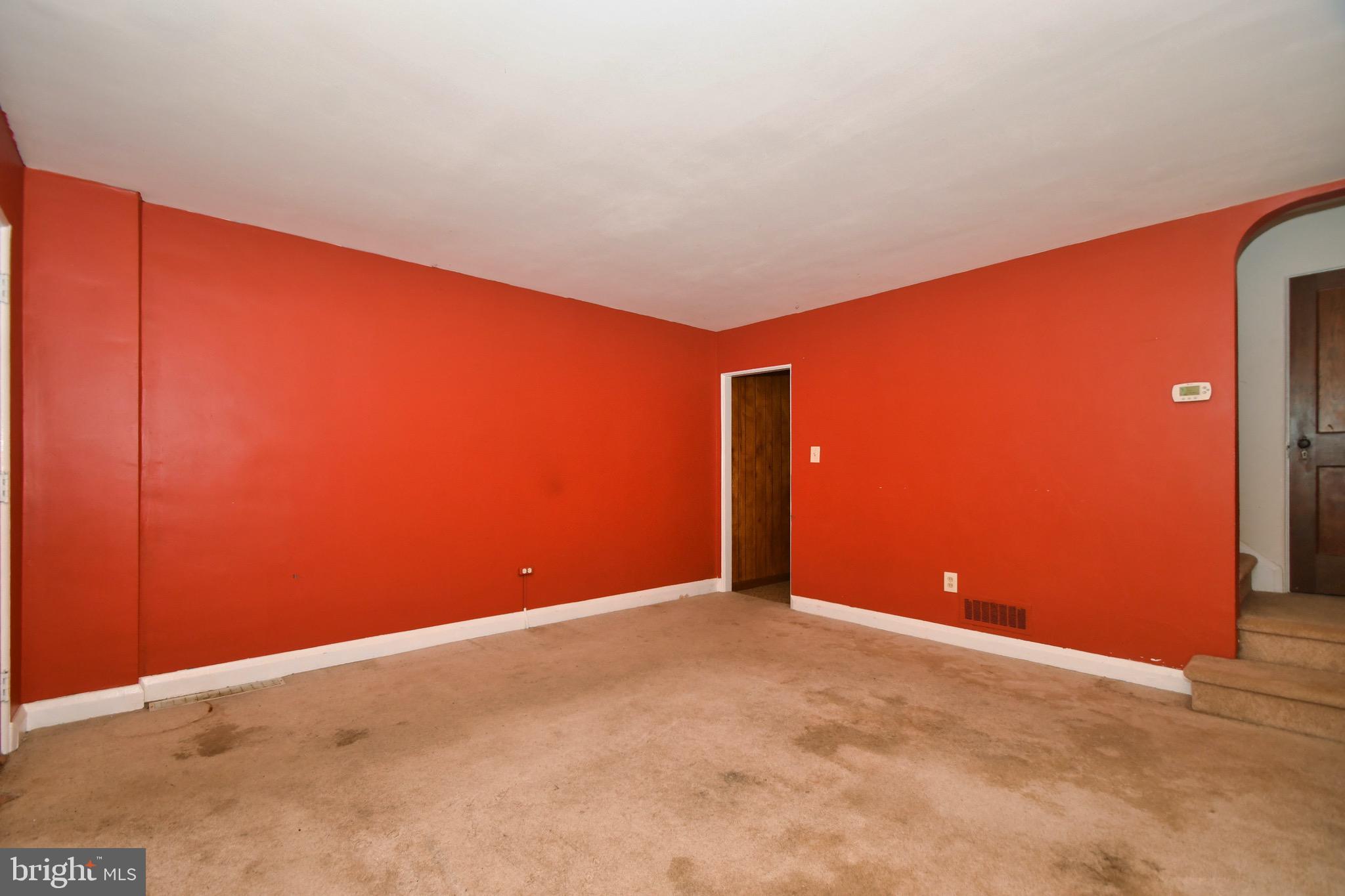 1605 Mussula Road Baltimore, MD 21286 - Photo 5 of 37 Living Room