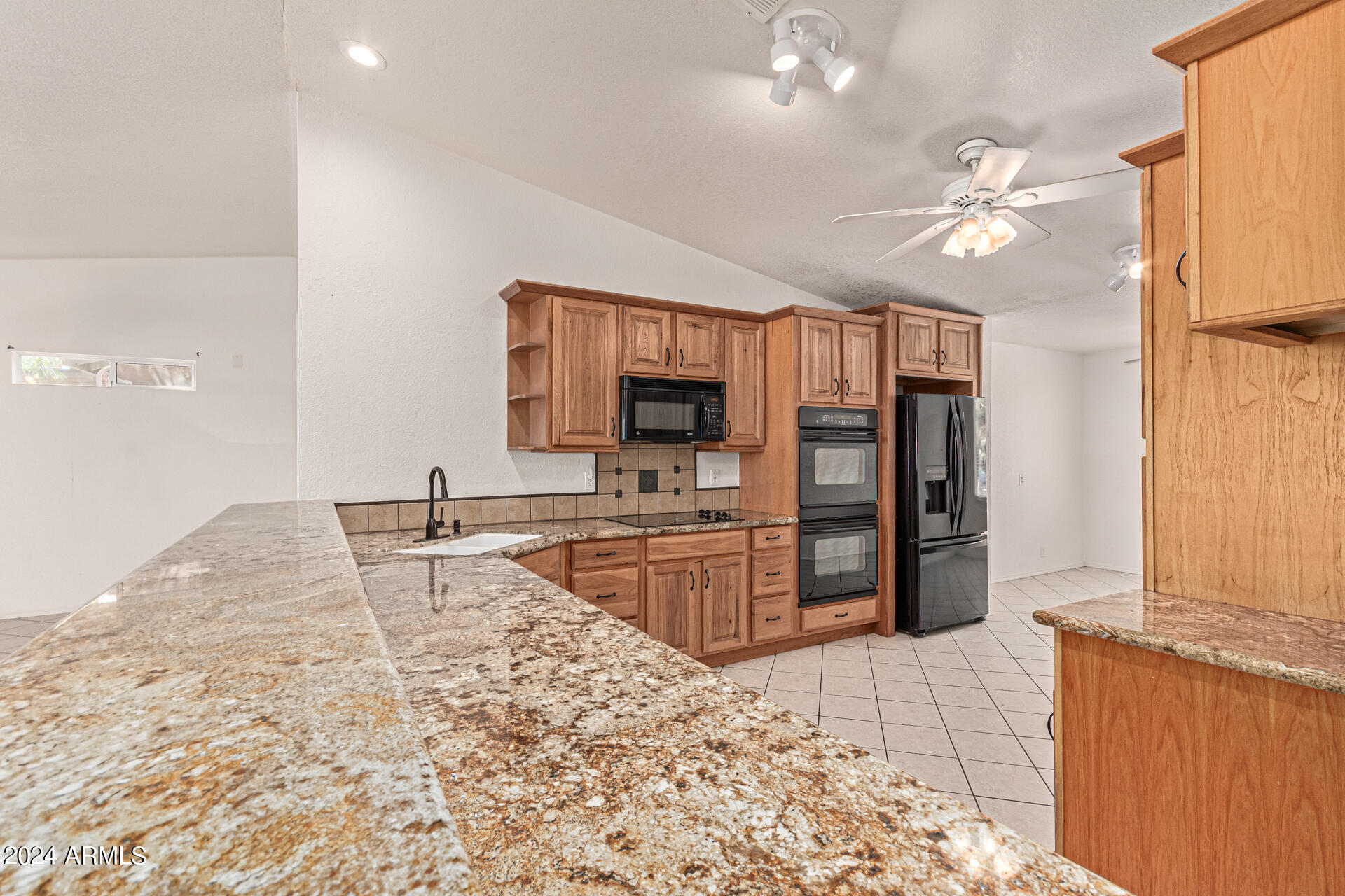 4825 East Pearce Road Phoenix, AZ 85044 - Photo 14 of 50 Kitchen