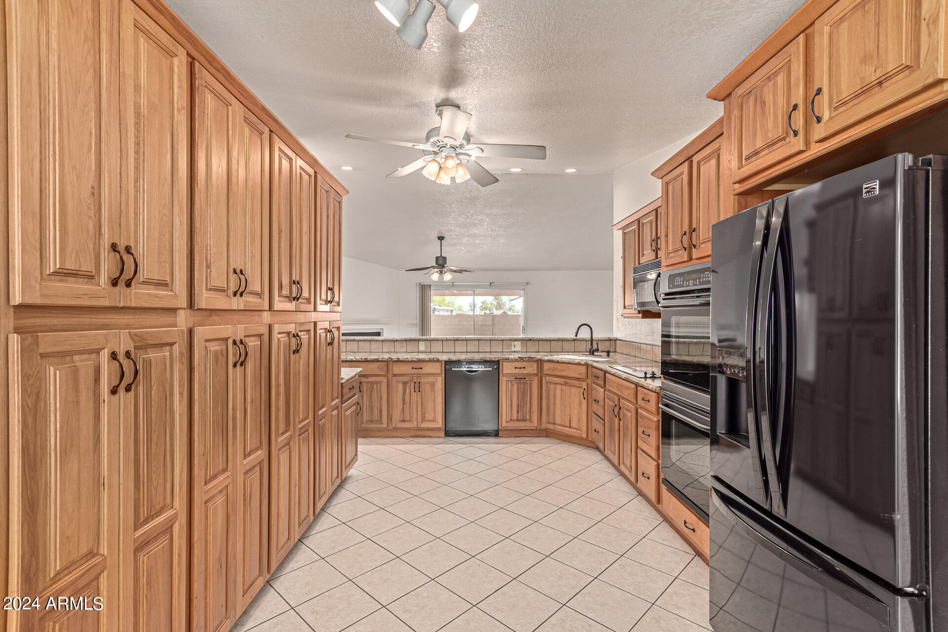 4825 East Pearce Road Phoenix, AZ 85044 - Photo 18 of 50 Kitchen..