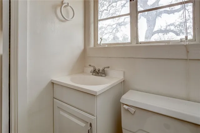 $2,100 | 8652 A Miller Creek Loop, Johnson City, TX 78636