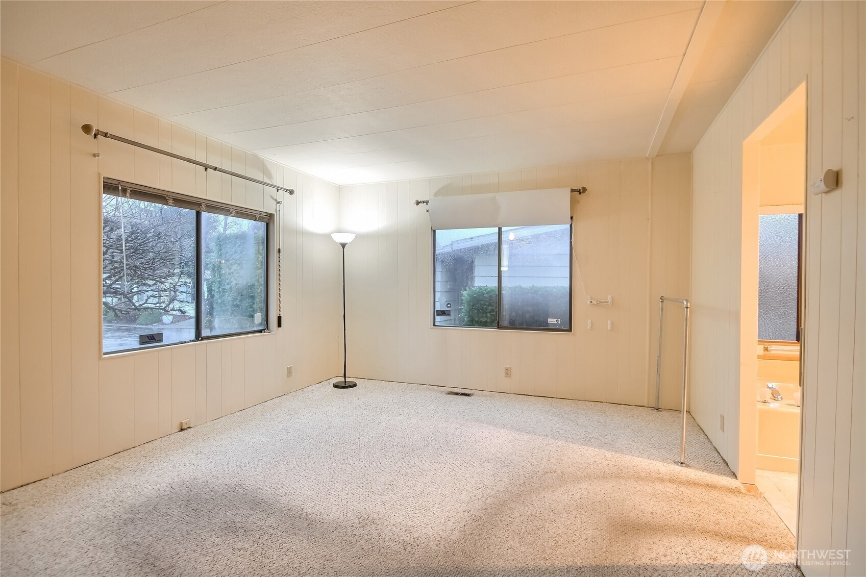 201 Union Avenue Southeast, Unit 112 Renton, WA 98059 - Photo 14 of 35 a view of an empty room with a window