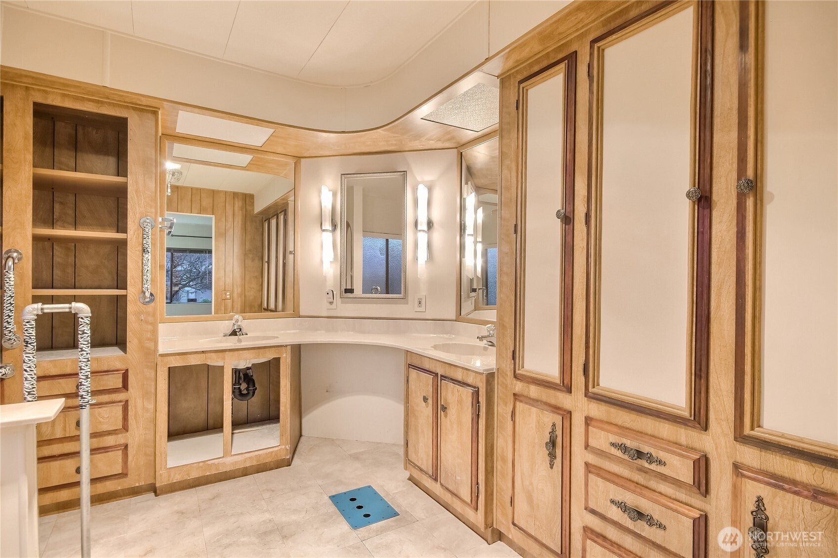 201 Union Avenue Southeast, Unit 112 Renton, WA 98059 - Photo 16 of 35 a view of a bathroom with a sink and a mirror
