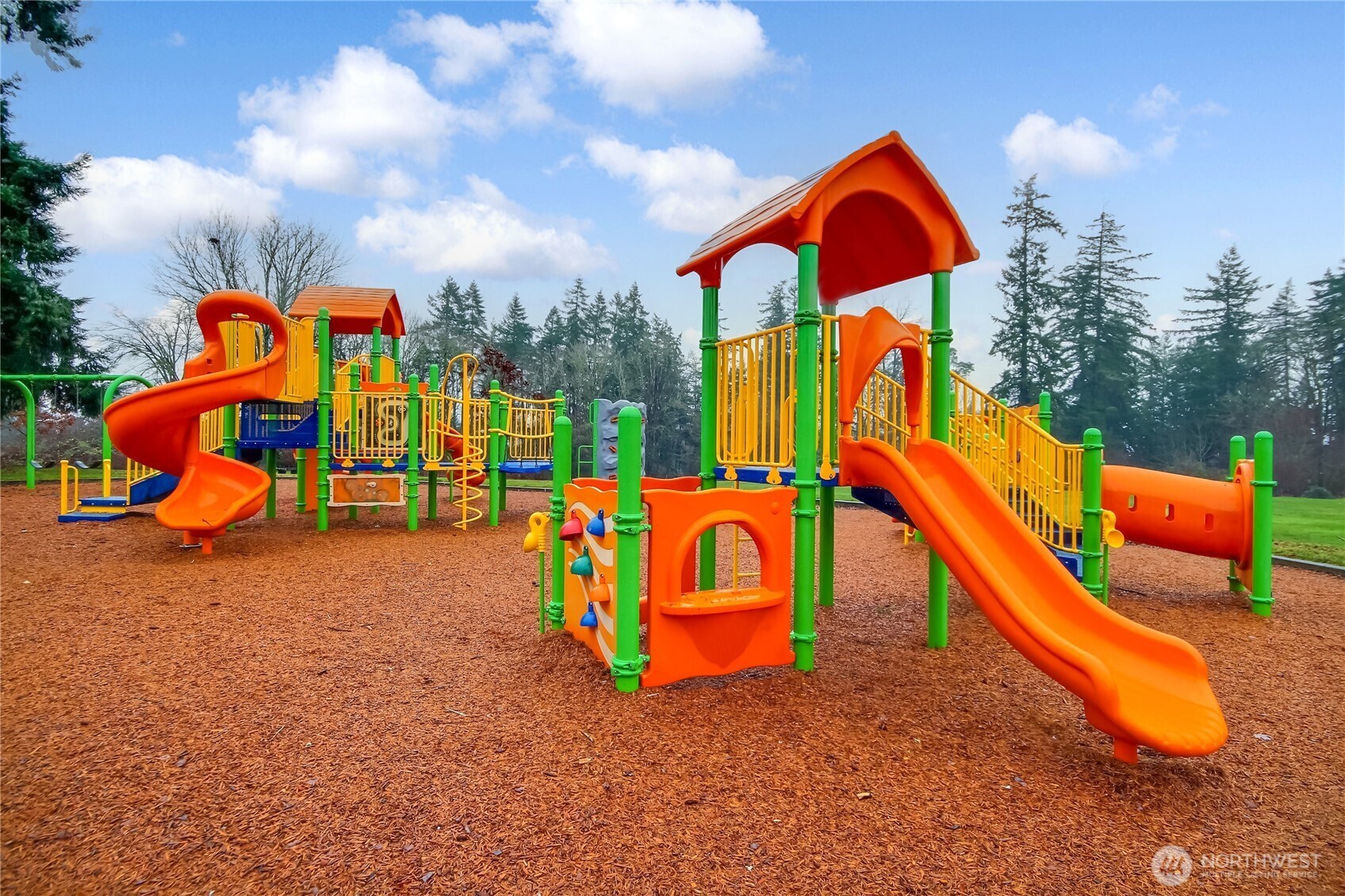 201 Union Avenue Southeast, Unit 112 Renton, WA 98059 - Photo 33 of 35 a view of outdoor space with garden and entertaining space