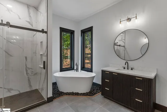 $2,997,000 | 4014 Hardwood Pointe Drive, West Union, SC 29696