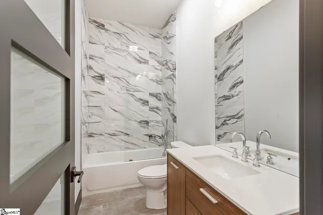 $2,997,000 | 4014 Hardwood Pointe Drive, West Union, SC 29696