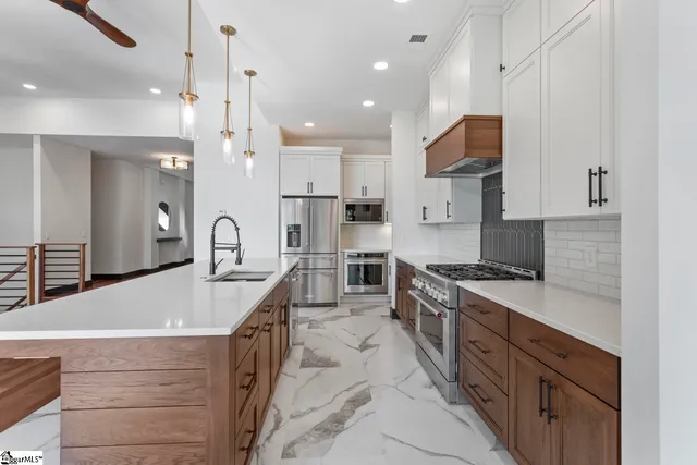 $2,997,000 | 4014 Hardwood Pointe Drive, West Union, SC 29696