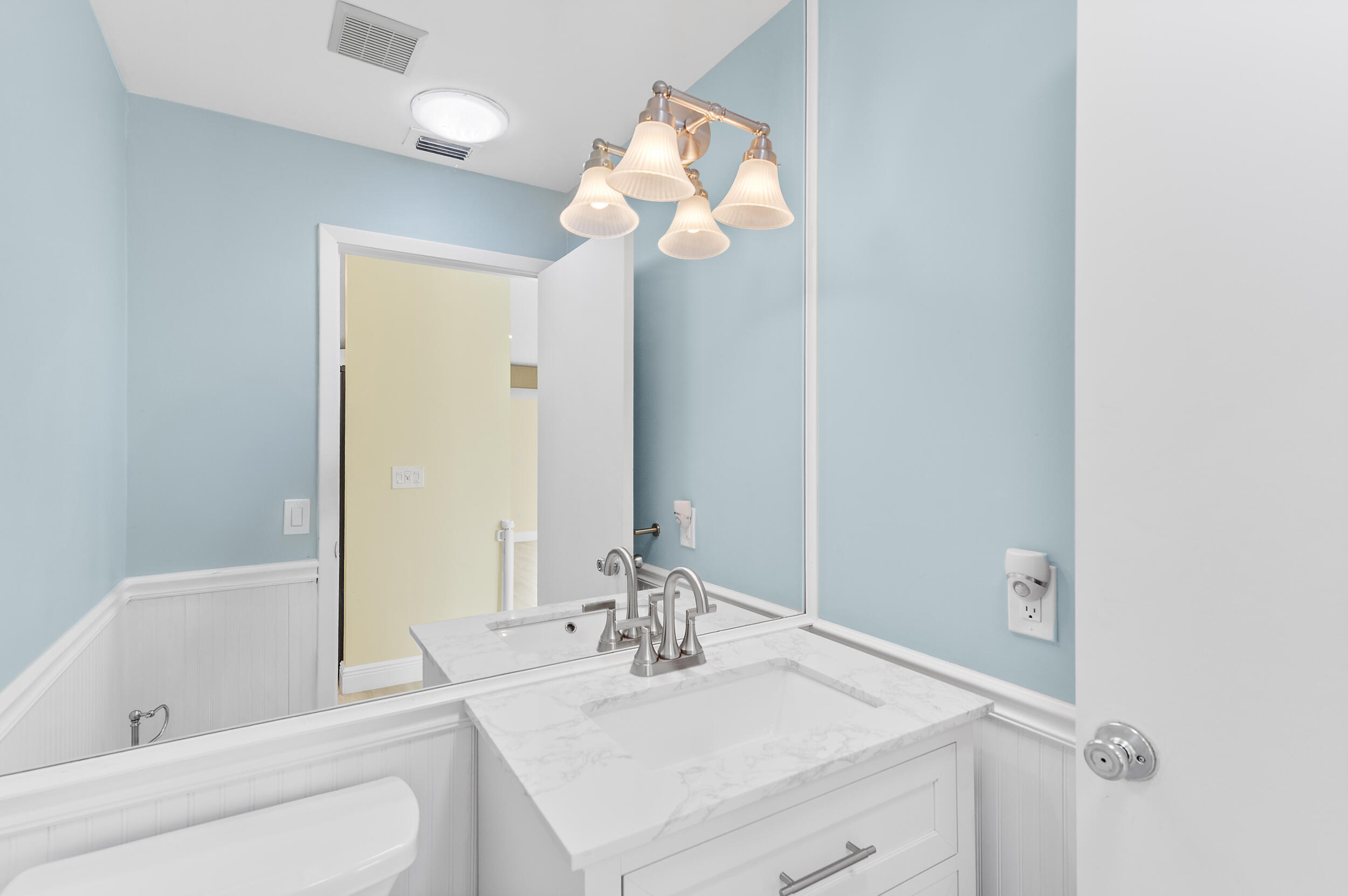 2685 Riviera Drive Delray Beach, FL 33445 - Photo 21 of 48 a bathroom with a sink a bathtub and a mirror