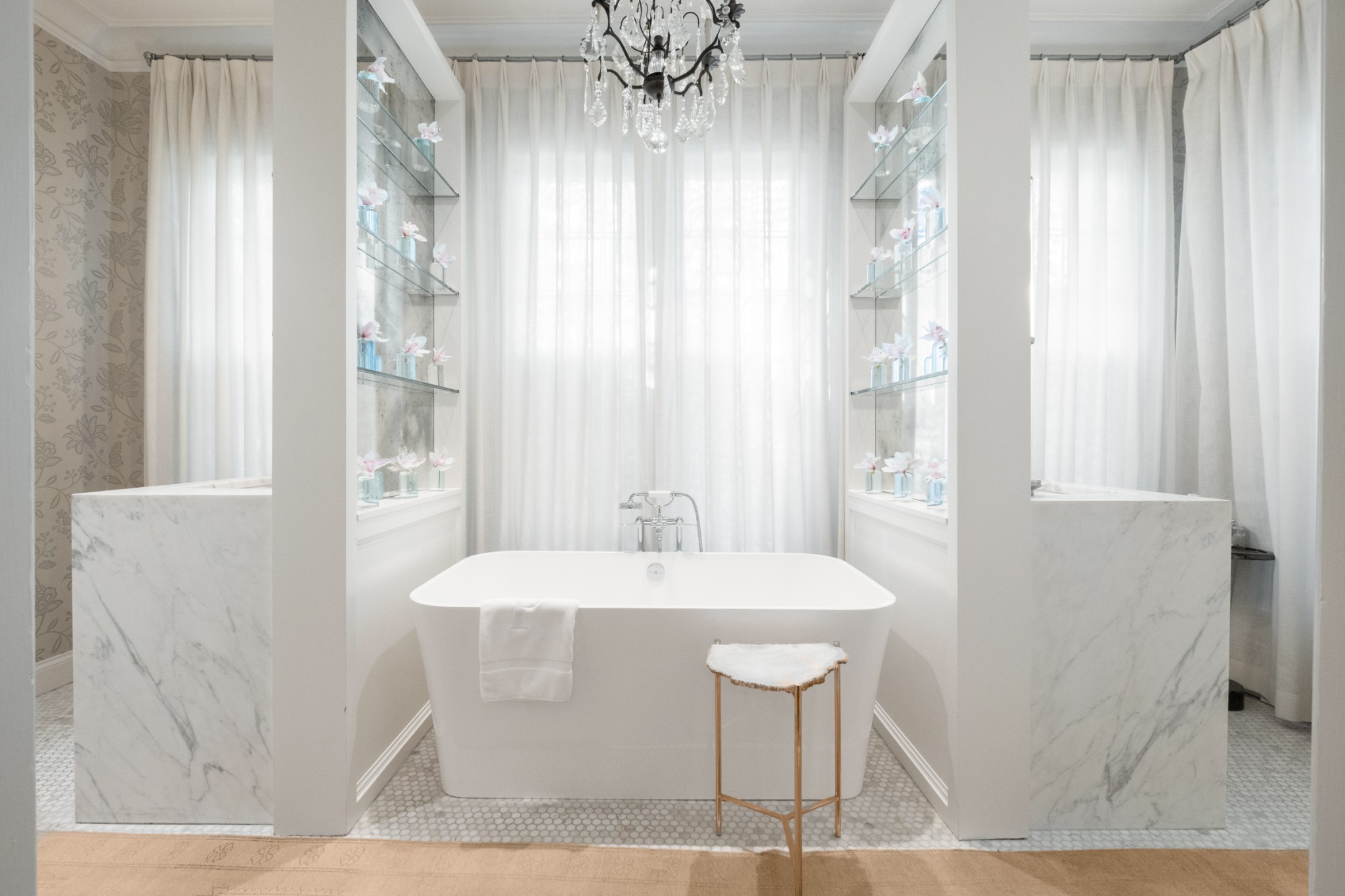 3800 Woodlawn Drive Nashville, TN 37215 - Photo 19 of 43 a dining room with chandelier and wooden floor