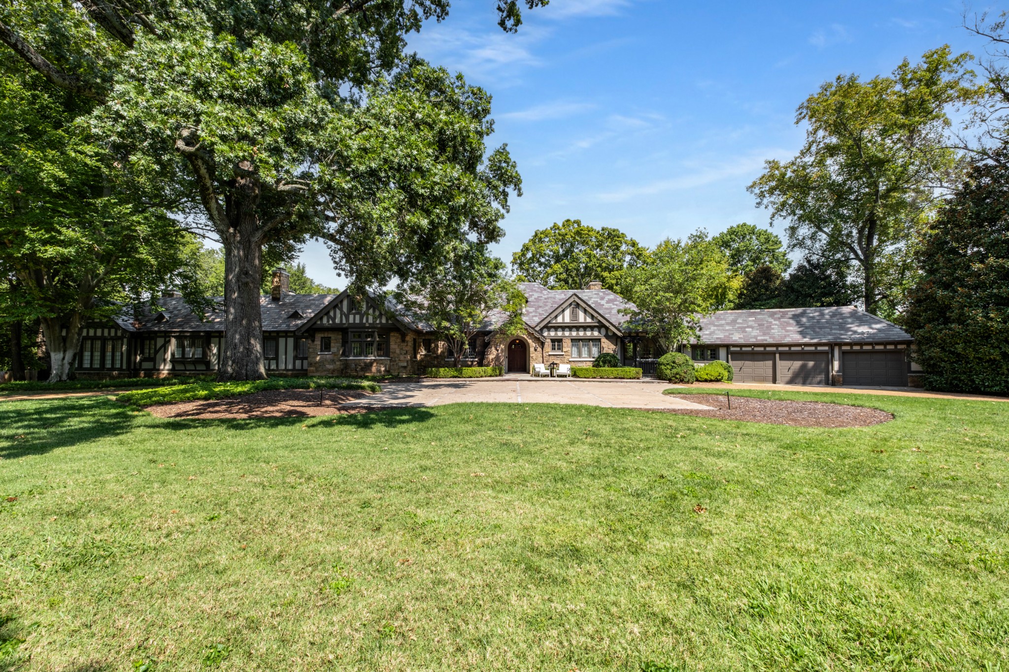 3800 Woodlawn Drive Nashville, TN 37215 - Photo 2 of 43 a view of a house with swimming pool and sitting area