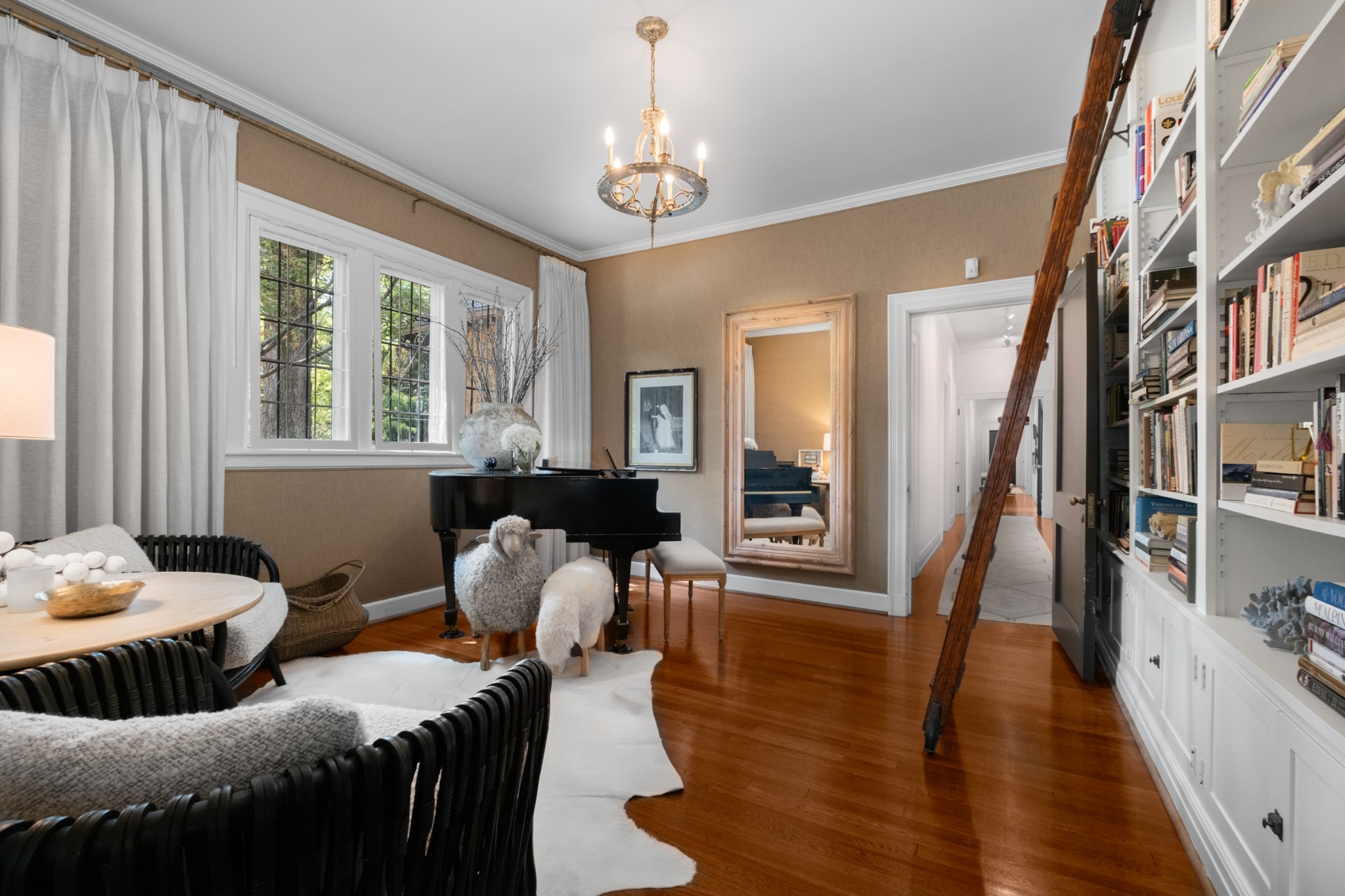 3800 Woodlawn Drive Nashville, TN 37215 - Photo 25 of 43 a living room with furniture and a chandelier