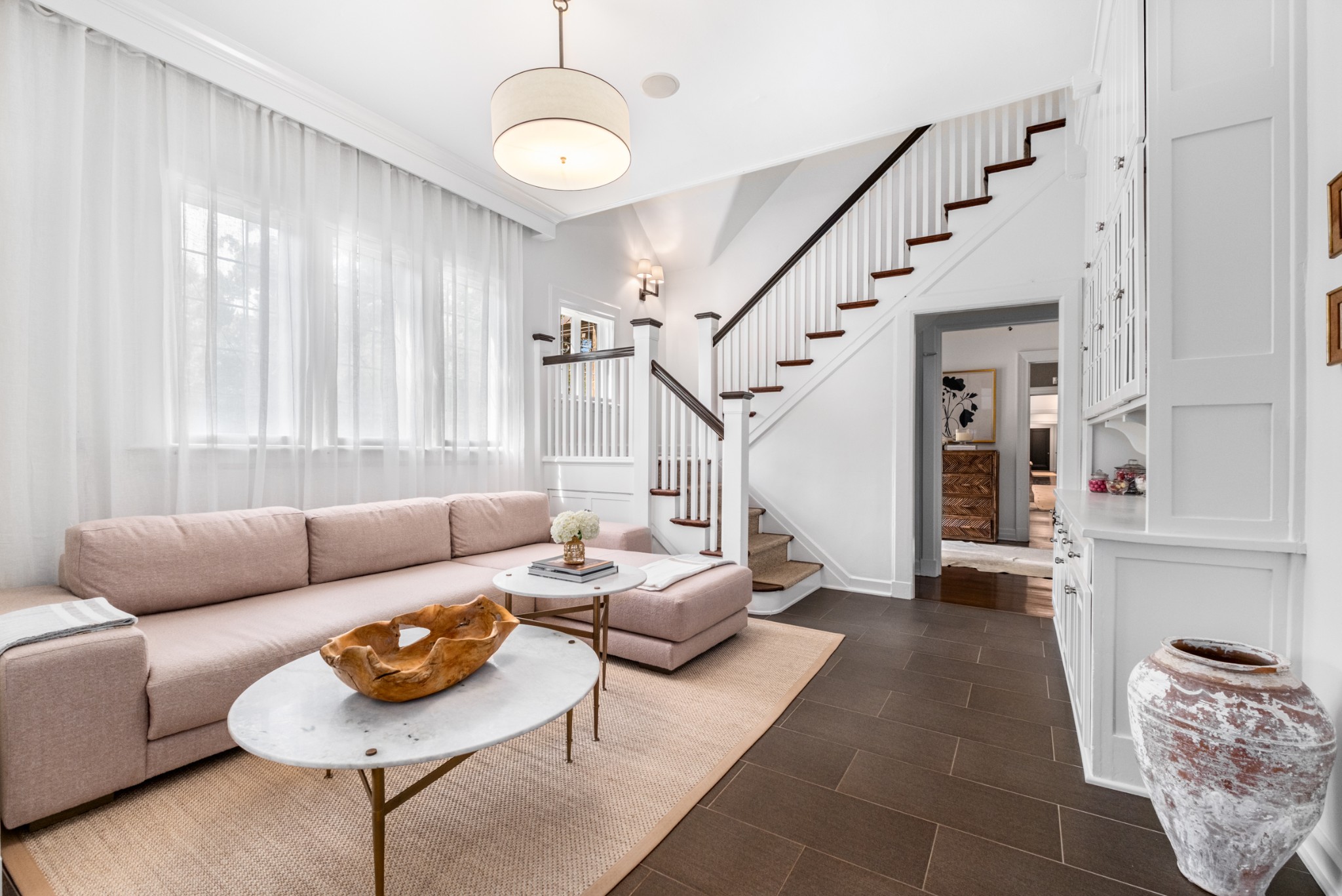 3800 Woodlawn Drive Nashville, TN 37215 - Photo 31 of 43 a living room with furniture and a large window