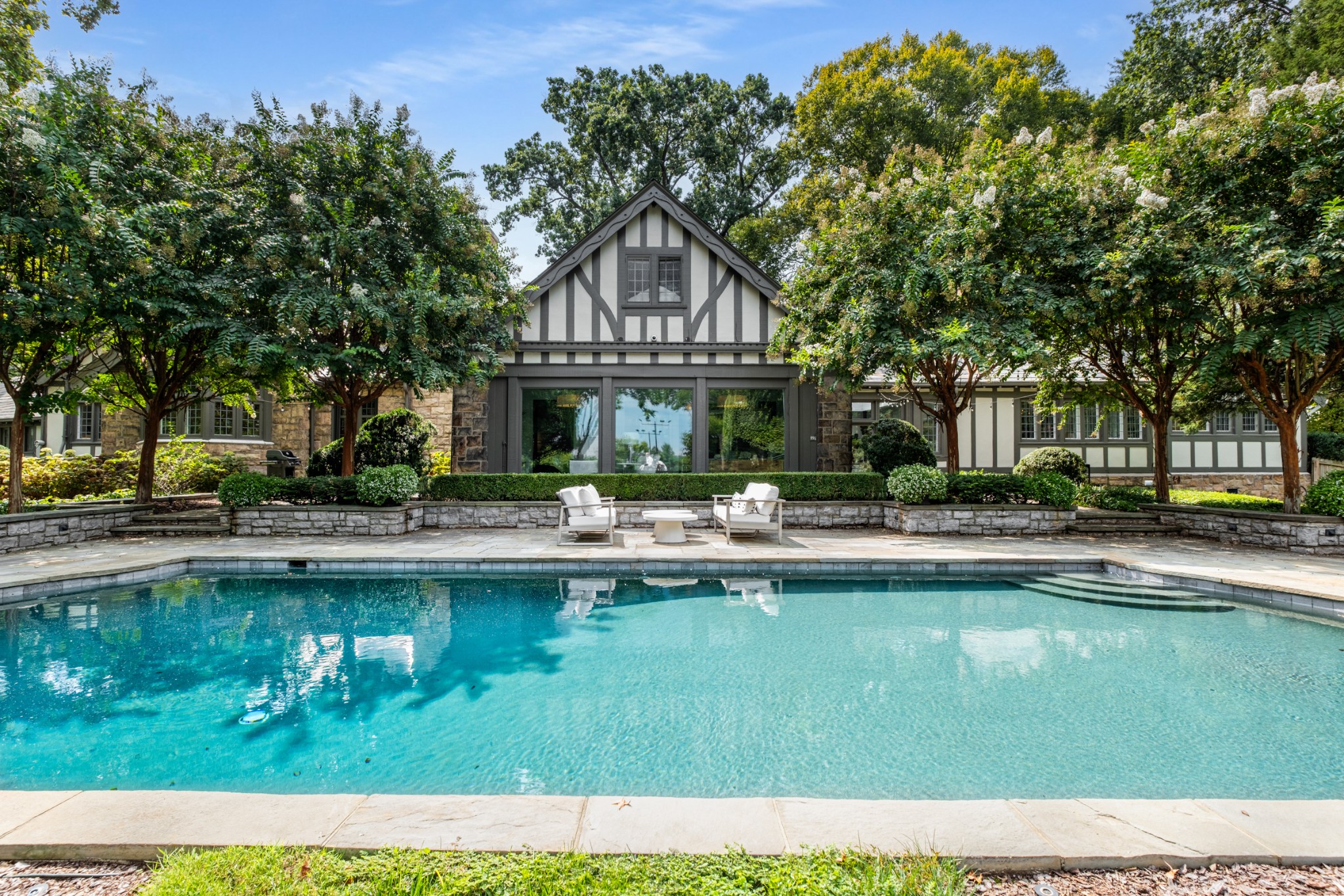 3800 Woodlawn Drive Nashville, TN 37215 - Photo 34 of 43 a view of a house with swimming pool and a yard