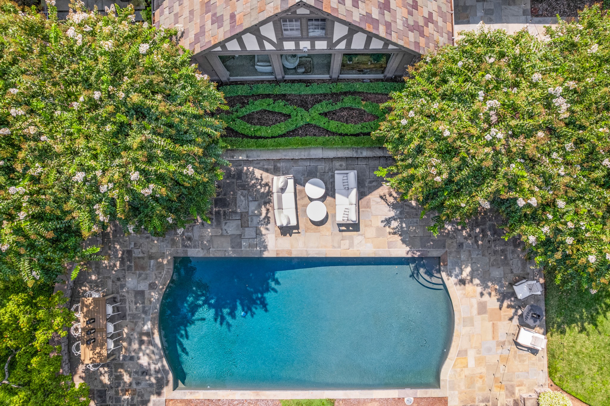 3800 Woodlawn Drive Nashville, TN 37215 - Photo 37 of 43 a view of a back yard of the house