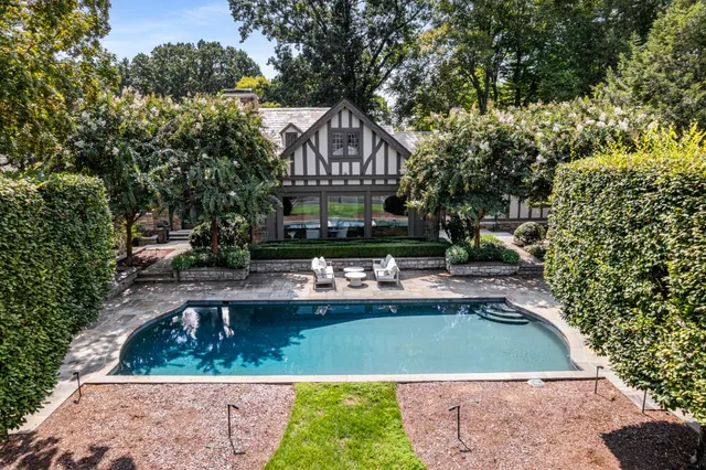 a view of a tennis court