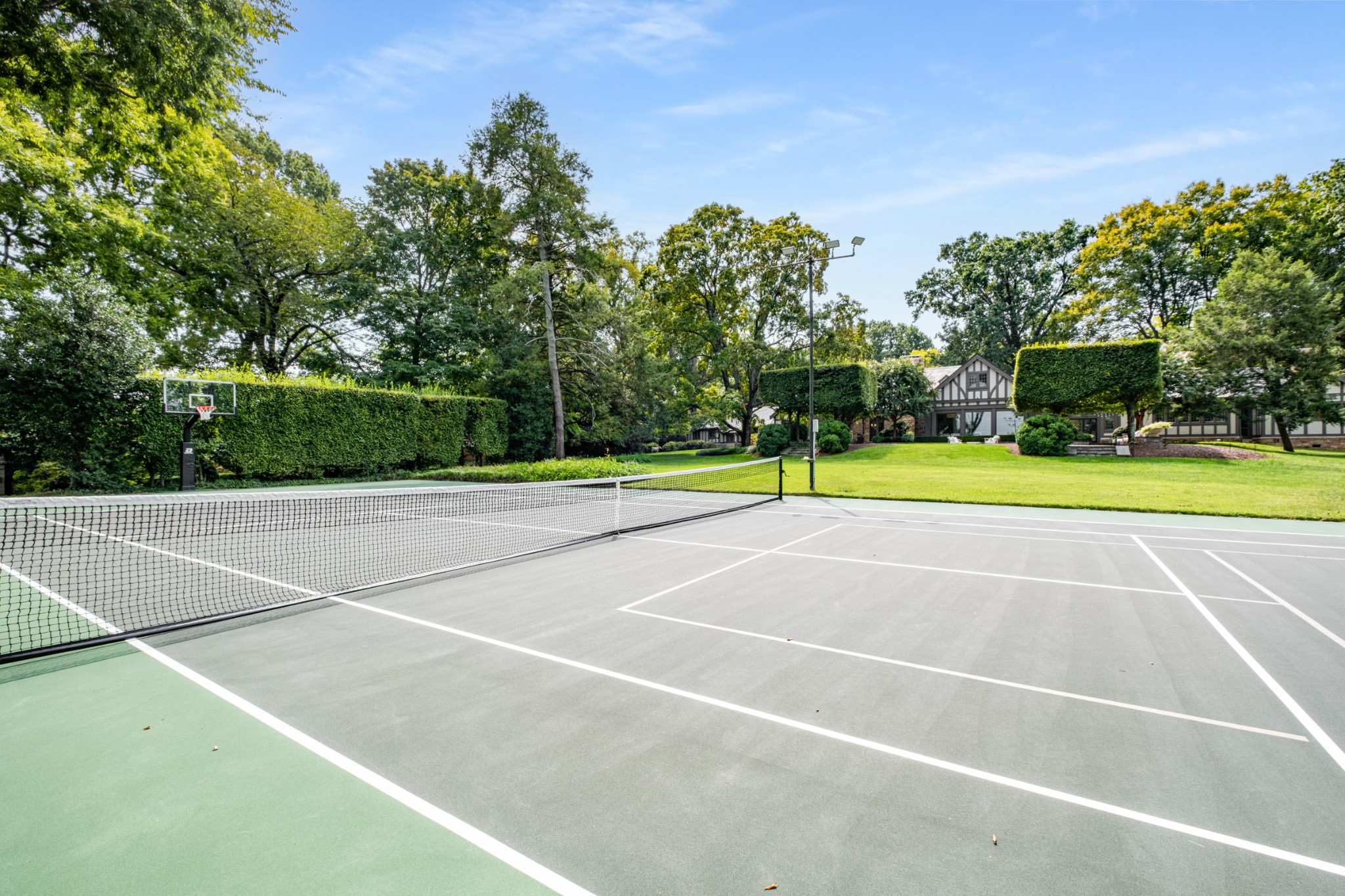 3800 Woodlawn Drive Nashville, TN 37215 - Photo 39 of 43 a view of a tennis court