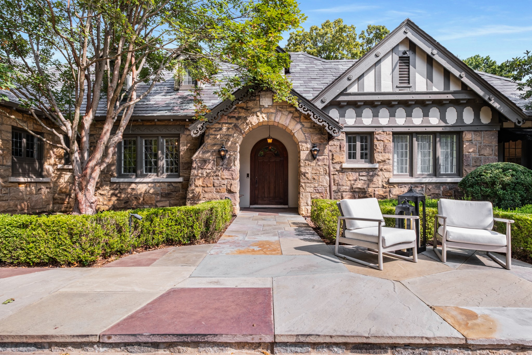 3800 Woodlawn Drive Nashville, TN 37215 - Photo 5 of 43 a front view of a house with garden