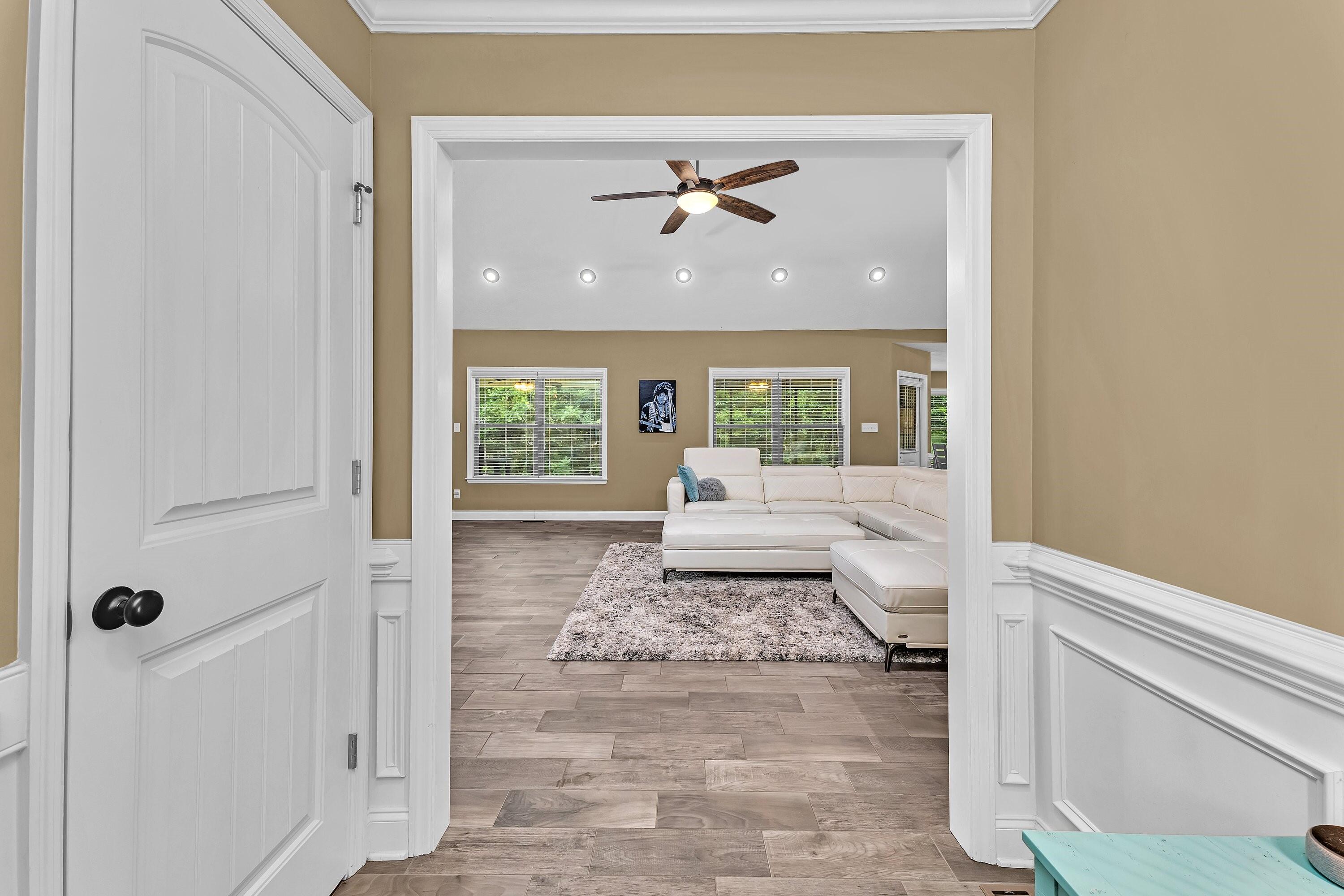 563 Huber Clay Road Warrenville, SC 29851 - Photo 10 of 37 Foyer 2