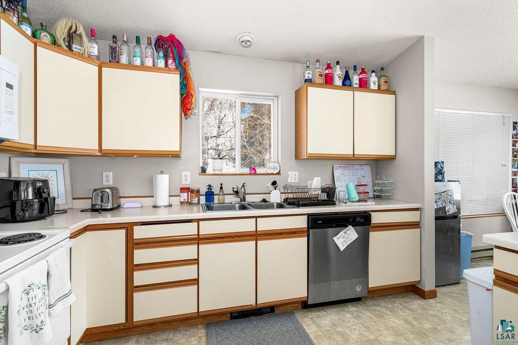 2425 Vermilion Road Duluth, MN 55803 - Photo 3 of 26