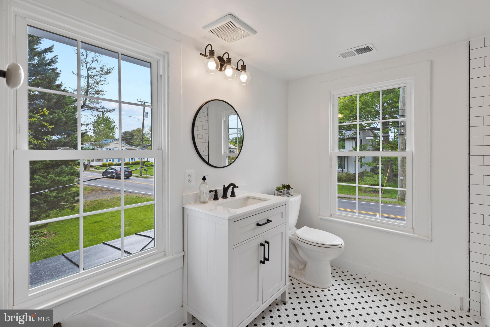303 East Colonial Highway Hamilton, VA 20158 - Photo 20 of 38