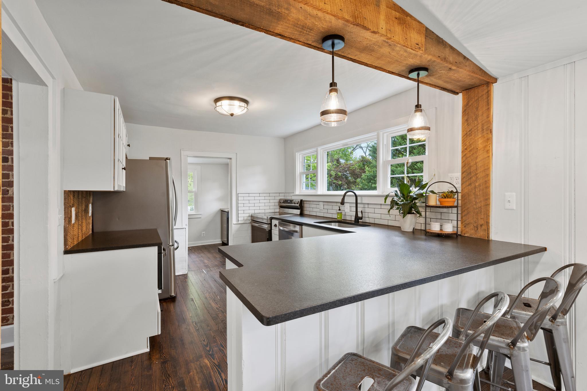 303 East Colonial Highway Hamilton, VA 20158 - Photo 2 of 38
