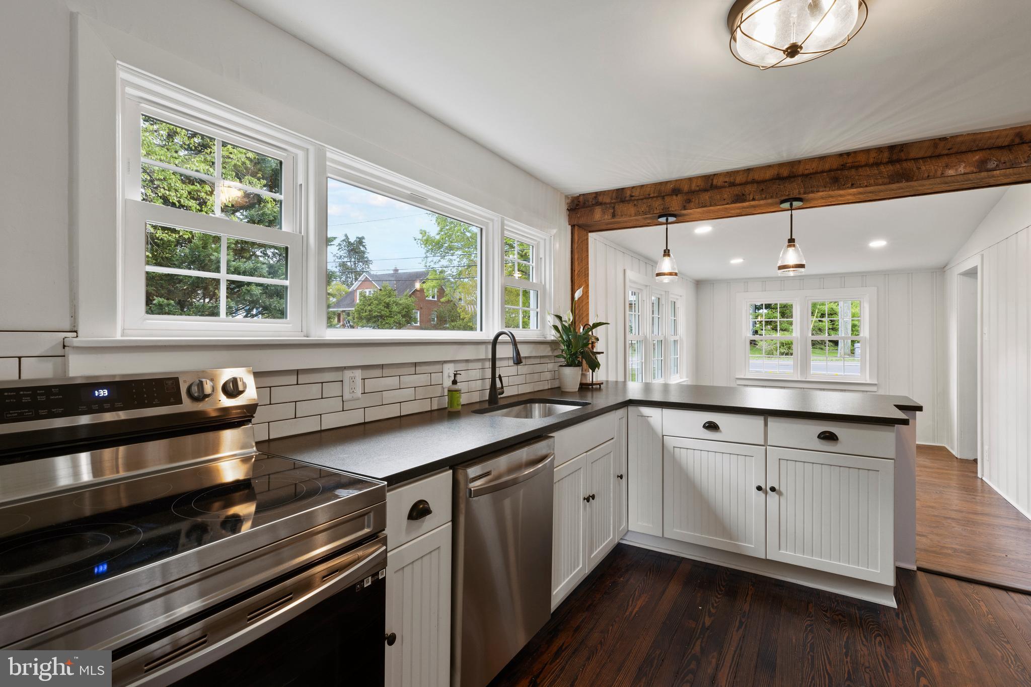 303 East Colonial Highway Hamilton, VA 20158 - Photo 3 of 38