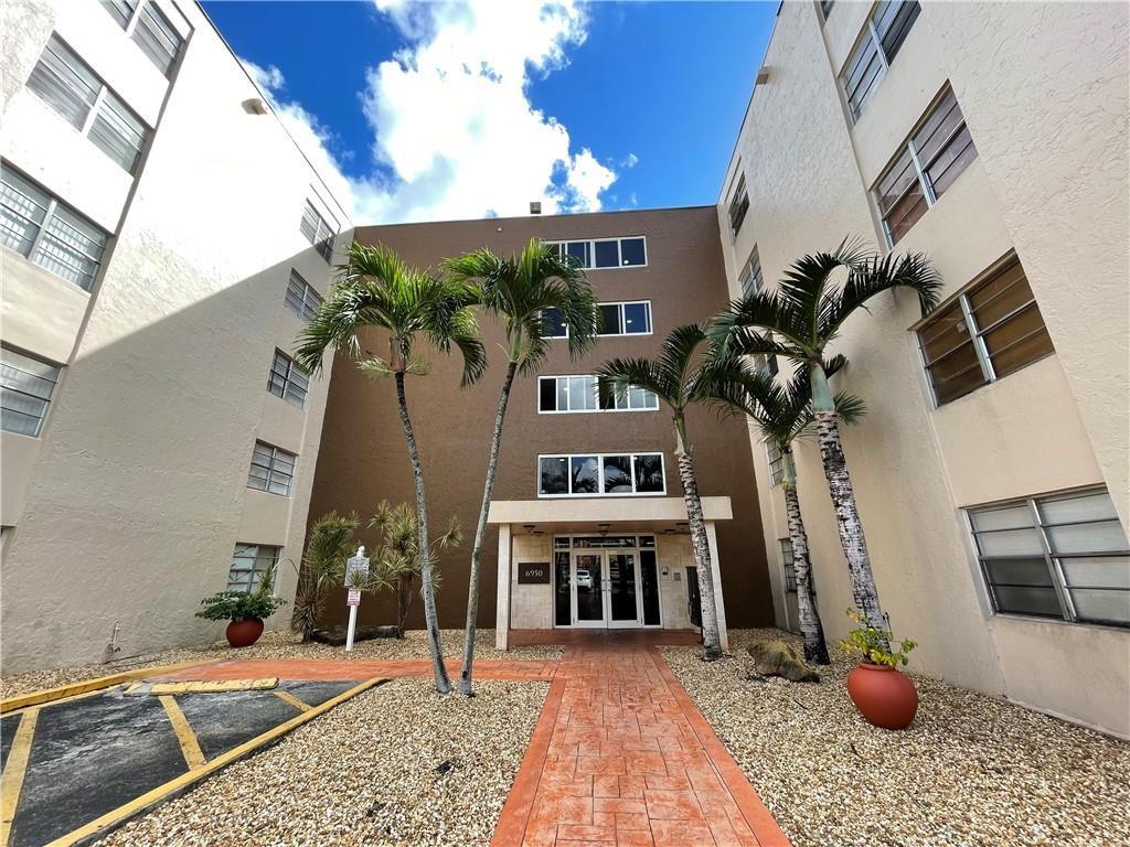 6950 Northwest 186th Street, Unit 2510 Hialeah, FL 33015 - Photo 10 of 19 a view of a house with a bath tub