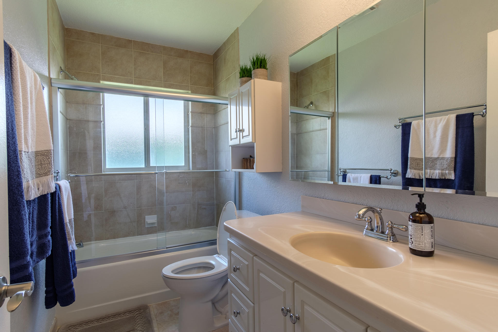 1322 Walnut Terrace Boca Raton, FL 33486 - Photo 27 of 30 2nd bathroom