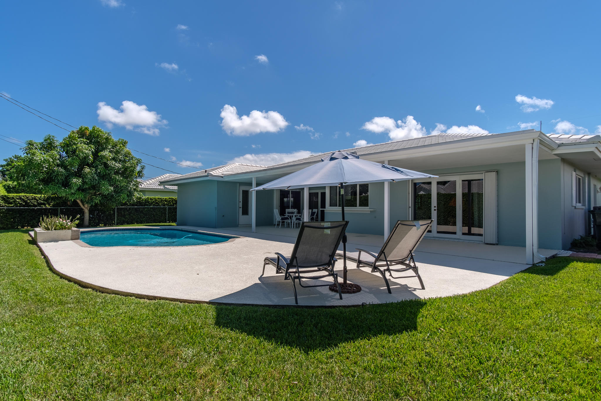 1322 Walnut Terrace Boca Raton, FL 33486 - Photo 4 of 30 1322 Backyard