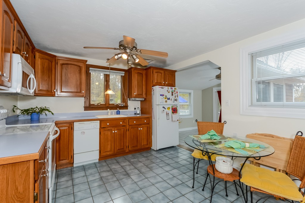 316 Randall Road Berlin, MA 01503 - Photo 8 of 18