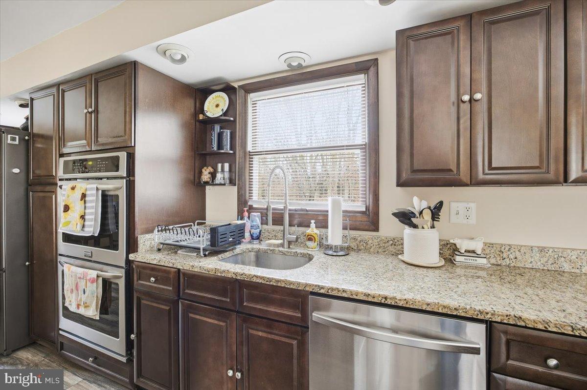 1518 Commissioners Road Mullica Hill, NJ 08062 - Photo 19 of 35 a kitchen with stainless steel appliances granite countertop a sink dishwasher stove and refrigerator