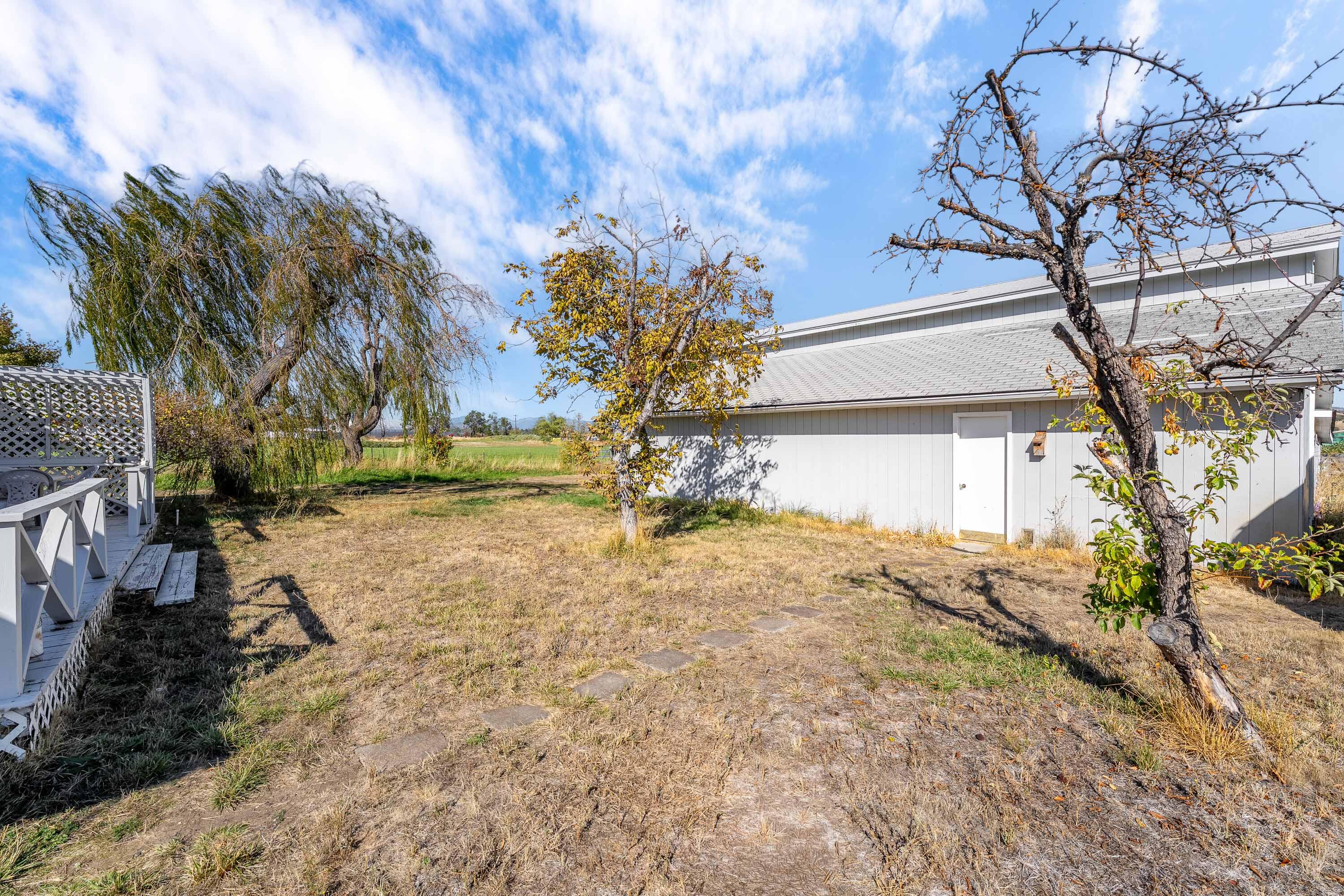 230 Hartley Road Phoenix, OR 97535 - Photo 11 of 38 EXT 2 (3 of 7)
