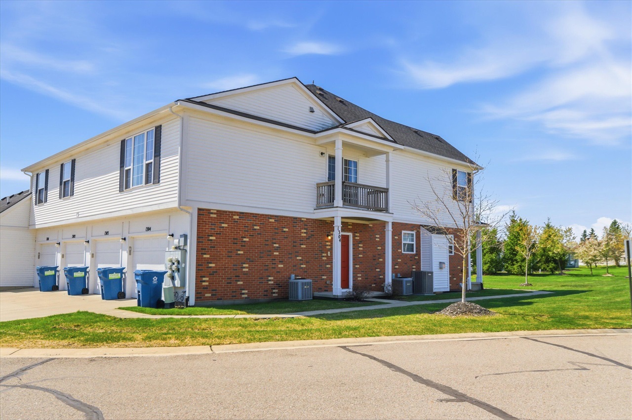 1304 Riversedge Drive Saline, MI 48176 - Photo 2 of 39