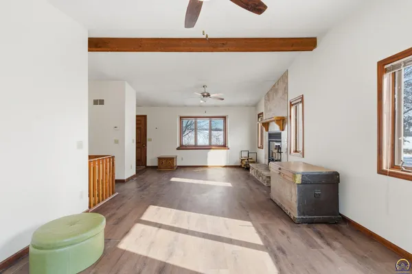 $1 | 10409 Highway 24, St. George, KS 66535