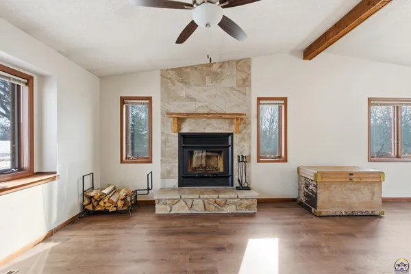 $1 | 10409 Highway 24, St. George, KS 66535