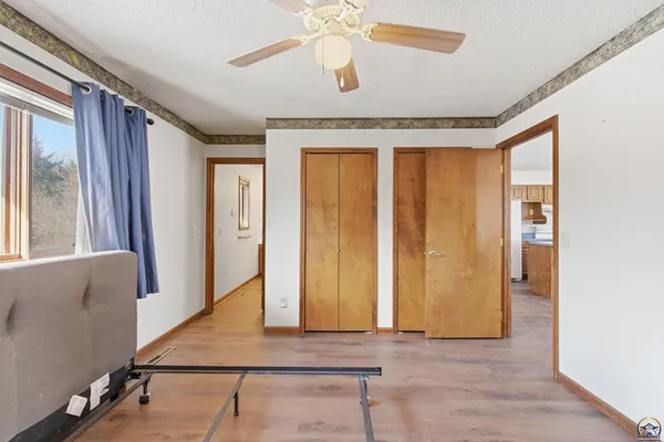 $1 | 10409 Highway 24, St. George, KS 66535
