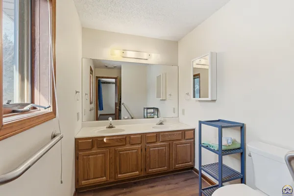 $1 | 10409 Highway 24, St. George, KS 66535