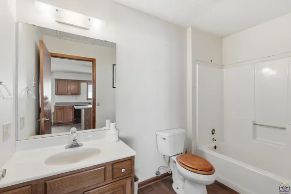 $1 | 10409 Highway 24, St. George, KS 66535