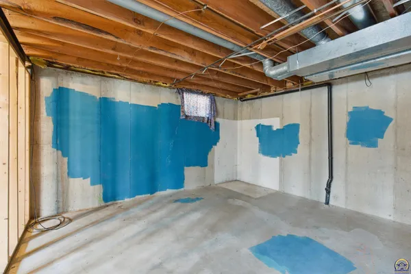 $1 | 10409 Highway 24, St. George, KS 66535