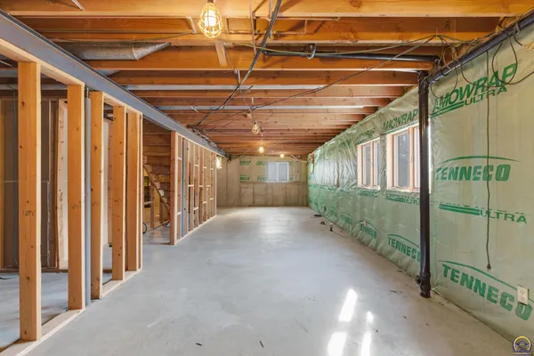 $1 | 10409 Highway 24, St. George, KS 66535