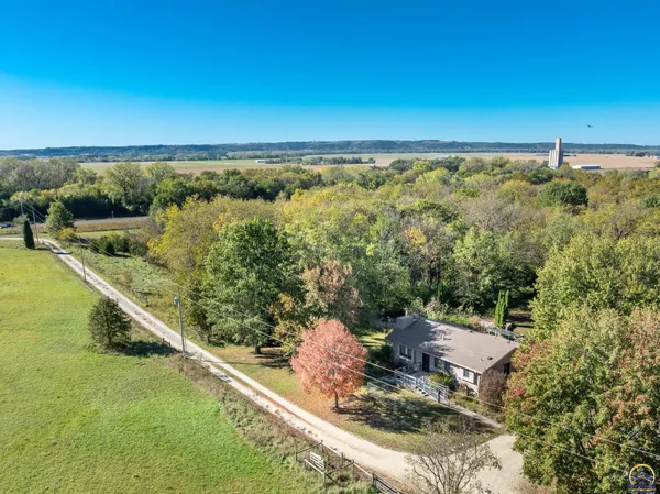 $1 | 10409 Highway 24, St. George, KS 66535