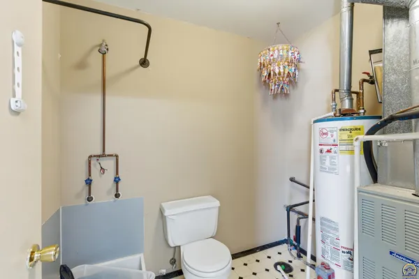 $1 | 10409 Highway 24, St. George, KS 66535