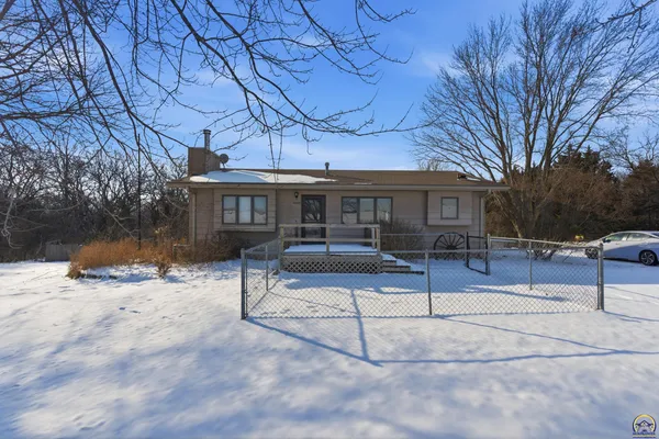 $1 | 10409 Highway 24, St. George, KS 66535