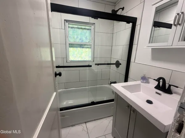 $1,750 | 1125 Cutler Street, Schenectady, NY 12303