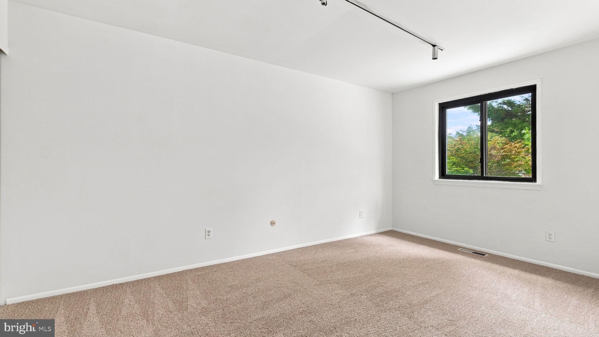 23 Centennial Road Telford, PA 18969 - Photo 17 of 21 Bright and airy blank canvas space.