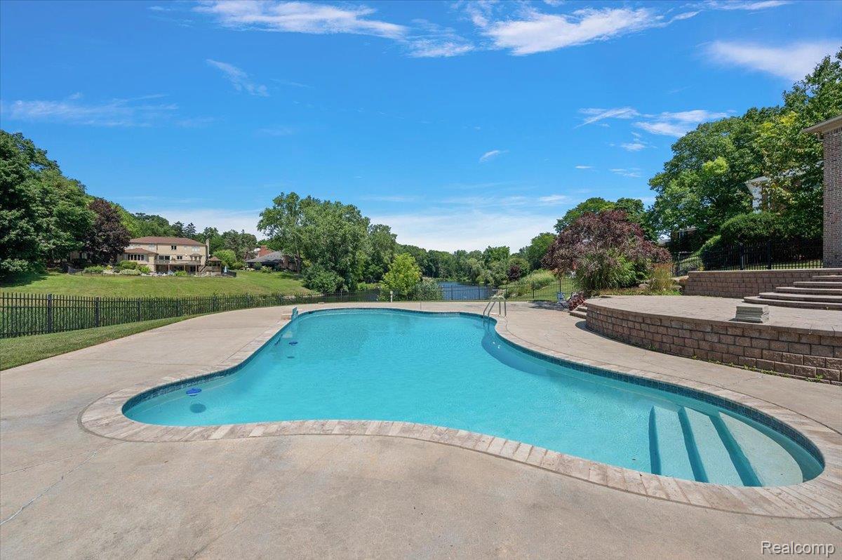 980 Sandhurst Road Bloomfield Hills, MI 48302 - Photo 68 of 75 Pool