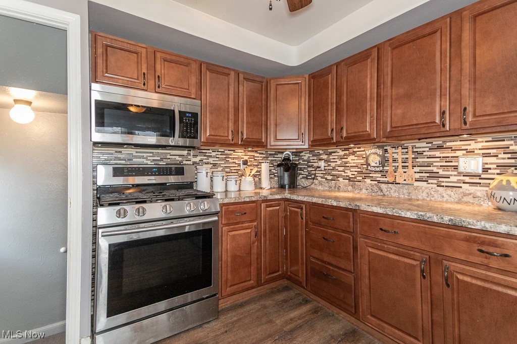 547 Dickerson Road Willowick, OH 44095 - Photo 8 of 38