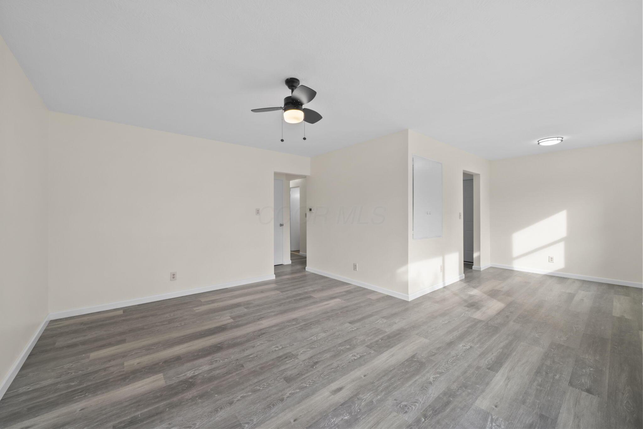 673 Roth Avenue Columbus, OH 43228 - Photo 3 of 26 Living Room
