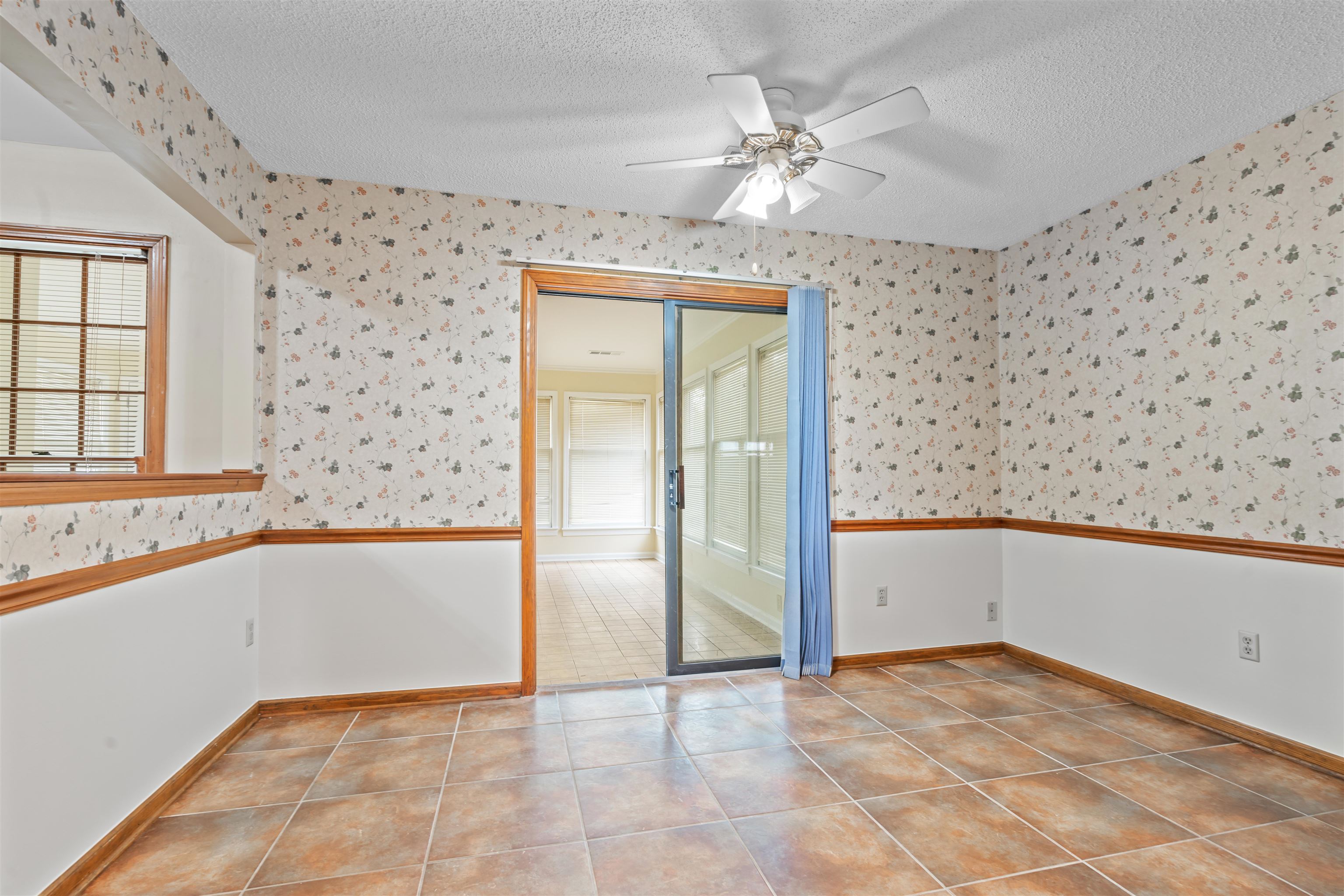 7087 Cutter Mill Road Memphis, TN 38141 - Photo 8 of 20 Eating area in kitchen with serving window.