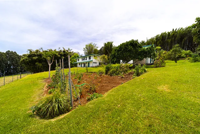 an aerial view of a house having yard