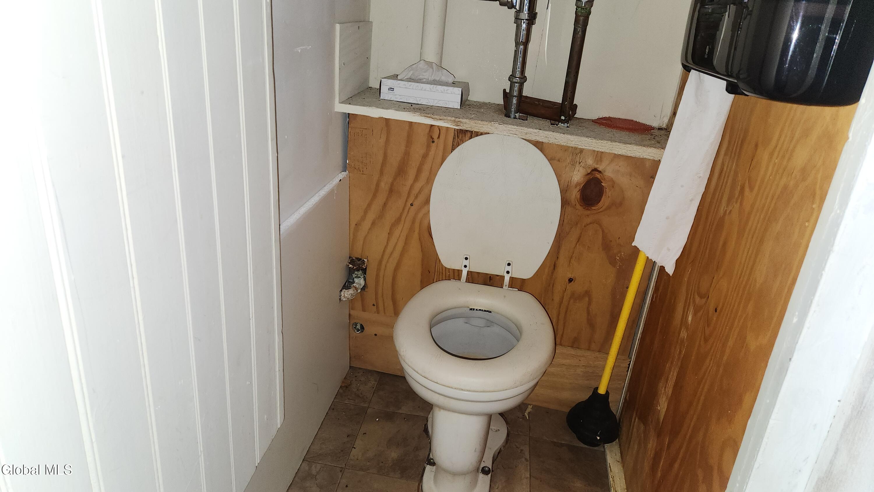 269 Spruce Street Albany, NY 12210 - Photo 8 of 16 20250925_141417